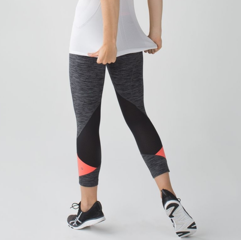 Lululemon Pace Rival Crop, Size 2, Grapefruit/Wee Are From Space
